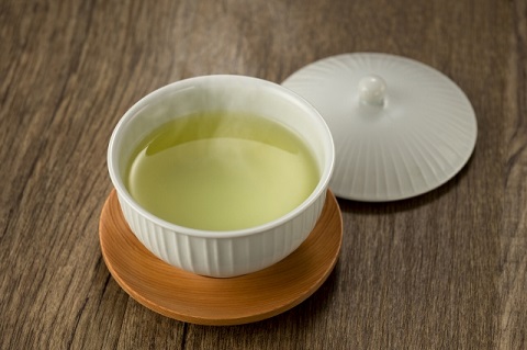 カテキン豊富な緑茶を毎日飲めば老化は防げる